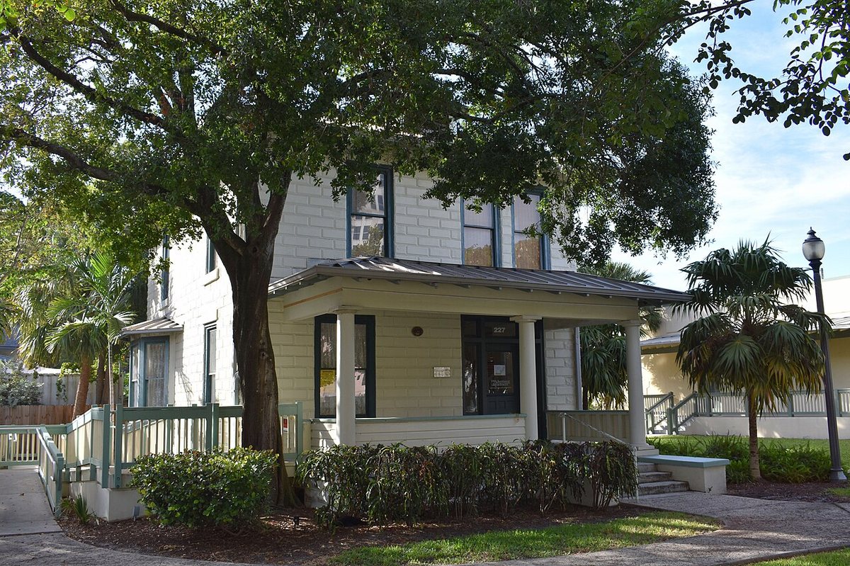Older single-family home in South Florida